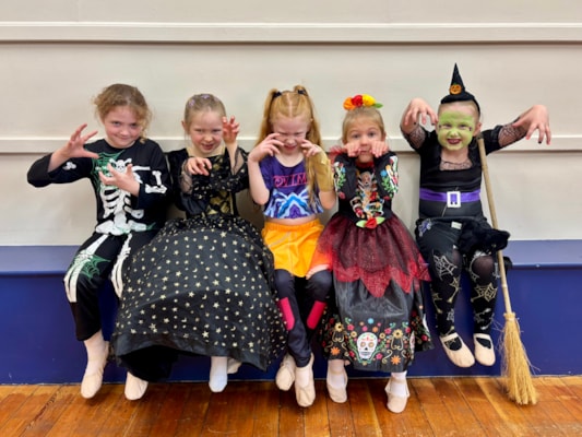 HAPPY HALLOWEEN, DANCERS!